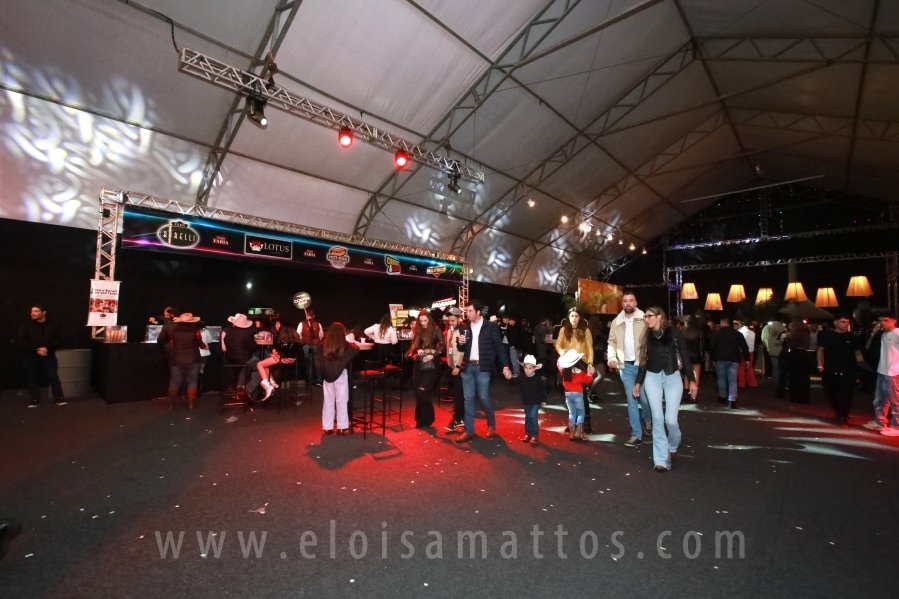 RIO PRETO COUNTRY BULLS DIA 13/07 – ANA CASTELA E CLAYTON E ROMÁRIO - Eloisa Mattos