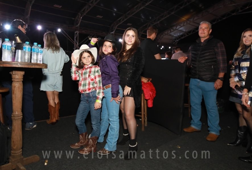 RIO PRETO COUNTRY BULLS DIA 13/07 – ANA CASTELA E CLAYTON E ROMÁRIO - Eloisa Mattos