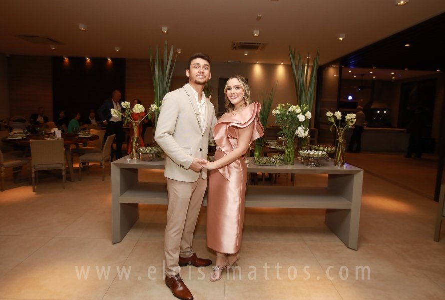 FORMATURA E NOIVADO DE DRA. ANA BEATRIZ MUNHOZ CARDOSO COM DR. VINÍCIUS BARUFFI DE CASTRO - Eloisa Mattos