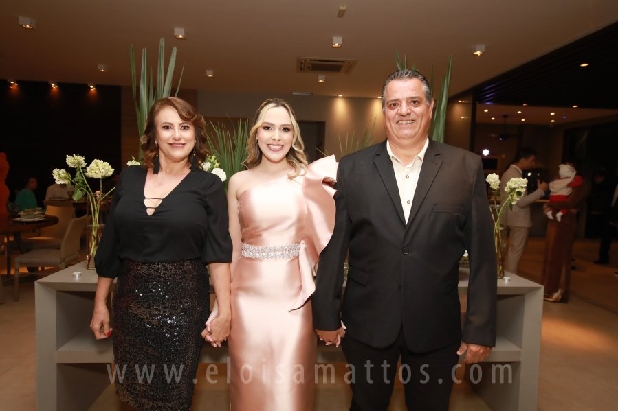 FORMATURA E NOIVADO DE DRA. ANA BEATRIZ MUNHOZ CARDOSO COM DR. VINÍCIUS BARUFFI DE CASTRO - Eloisa Mattos