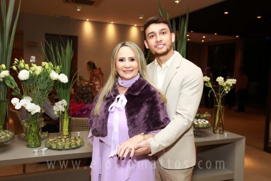FORMATURA E NOIVADO DE DRA. ANA BEATRIZ MUNHOZ CARDOSO COM DR. VINÍCIUS BARUFFI DE CASTRO - Eloisa Mattos