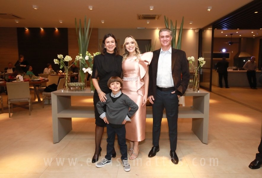 FORMATURA E NOIVADO DE DRA. ANA BEATRIZ MUNHOZ CARDOSO COM DR. VINÍCIUS BARUFFI DE CASTRO - Eloisa Mattos