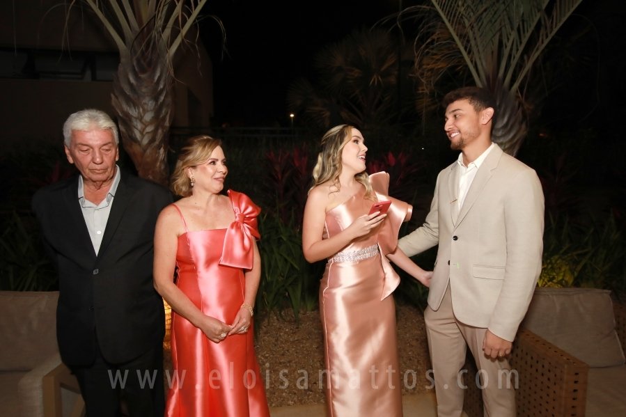 FORMATURA E NOIVADO DE DRA. ANA BEATRIZ MUNHOZ CARDOSO COM DR. VINÍCIUS BARUFFI DE CASTRO - Eloisa Mattos