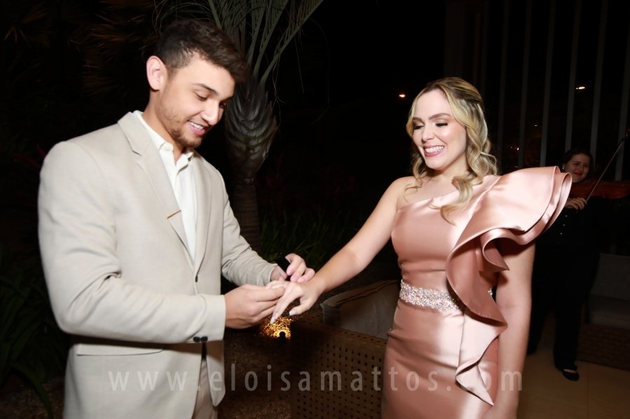 FORMATURA E NOIVADO DE DRA. ANA BEATRIZ MUNHOZ CARDOSO COM DR. VINÍCIUS BARUFFI DE CASTRO - Eloisa Mattos