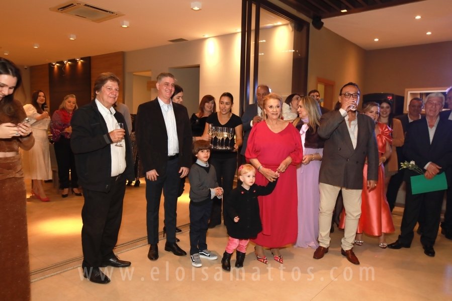 FORMATURA E NOIVADO DE DRA. ANA BEATRIZ MUNHOZ CARDOSO COM DR. VINÍCIUS BARUFFI DE CASTRO - Eloisa Mattos