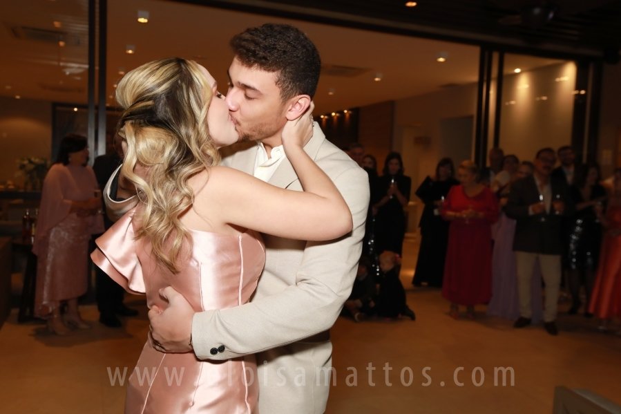 FORMATURA E NOIVADO DE DRA. ANA BEATRIZ MUNHOZ CARDOSO COM DR. VINÍCIUS BARUFFI DE CASTRO - Eloisa Mattos