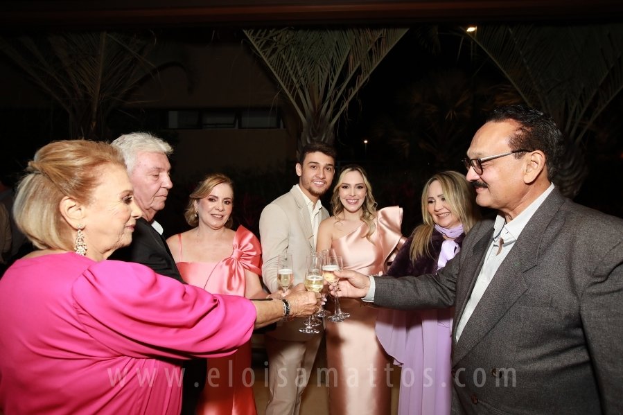 FORMATURA E NOIVADO DE DRA. ANA BEATRIZ MUNHOZ CARDOSO COM DR. VINÍCIUS BARUFFI DE CASTRO - Eloisa Mattos