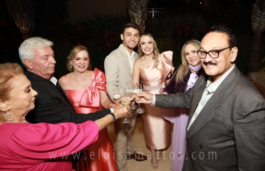 FORMATURA E NOIVADO DE DRA. ANA BEATRIZ MUNHOZ CARDOSO COM DR. VINÍCIUS BARUFFI DE CASTRO - Eloisa Mattos