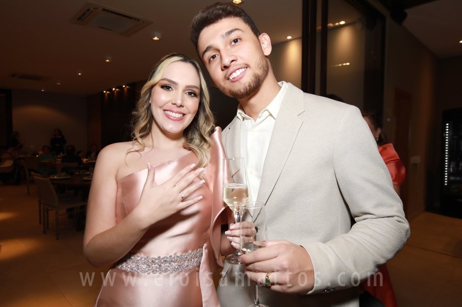 FORMATURA E NOIVADO DE DRA. ANA BEATRIZ MUNHOZ CARDOSO COM DR. VINÍCIUS BARUFFI DE CASTRO - Eloisa Mattos