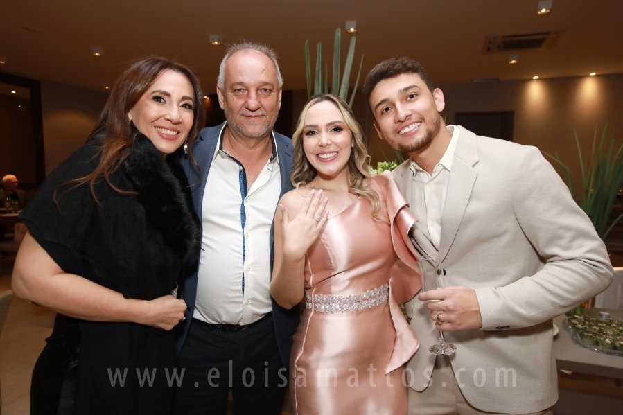 FORMATURA E NOIVADO DE DRA. ANA BEATRIZ MUNHOZ CARDOSO COM DR. VINÍCIUS BARUFFI DE CASTRO - Eloisa Mattos