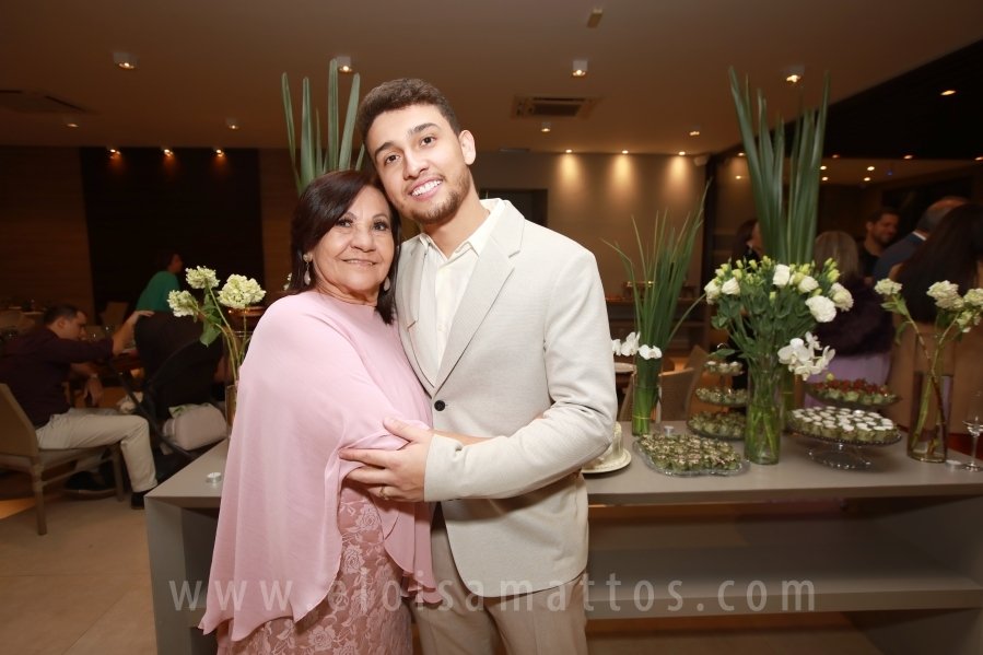 FORMATURA E NOIVADO DE DRA. ANA BEATRIZ MUNHOZ CARDOSO COM DR. VINÍCIUS BARUFFI DE CASTRO - Eloisa Mattos