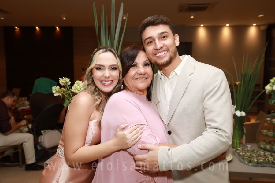 FORMATURA E NOIVADO DE DRA. ANA BEATRIZ MUNHOZ CARDOSO COM DR. VINÍCIUS BARUFFI DE CASTRO - Eloisa Mattos