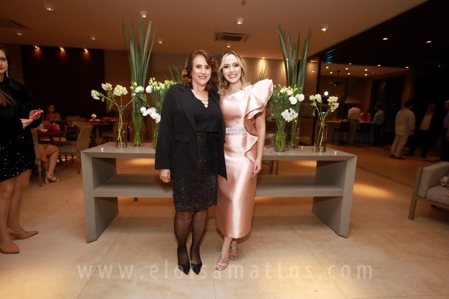 FORMATURA E NOIVADO DE DRA. ANA BEATRIZ MUNHOZ CARDOSO COM DR. VINÍCIUS BARUFFI DE CASTRO - Eloisa Mattos