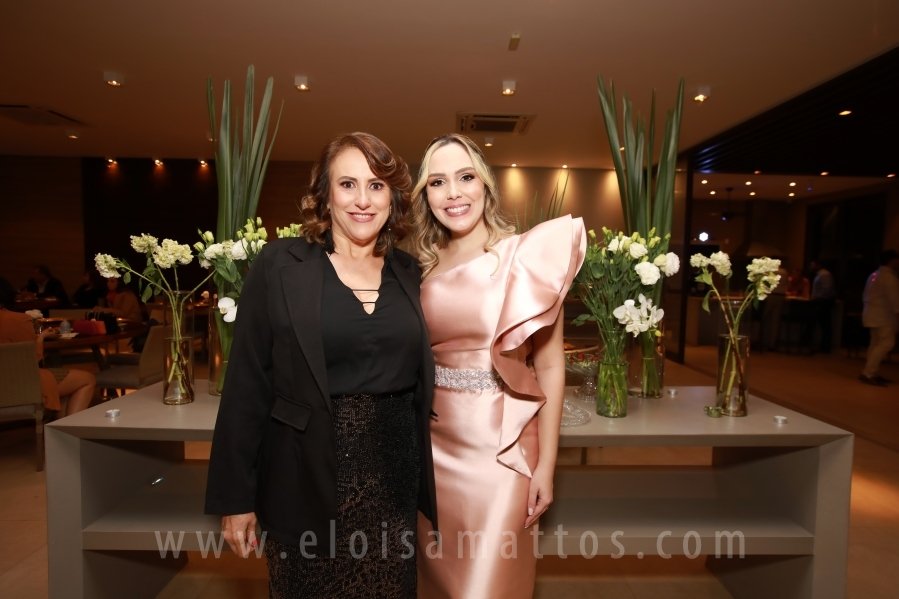 FORMATURA E NOIVADO DE DRA. ANA BEATRIZ MUNHOZ CARDOSO COM DR. VINÍCIUS BARUFFI DE CASTRO - Eloisa Mattos