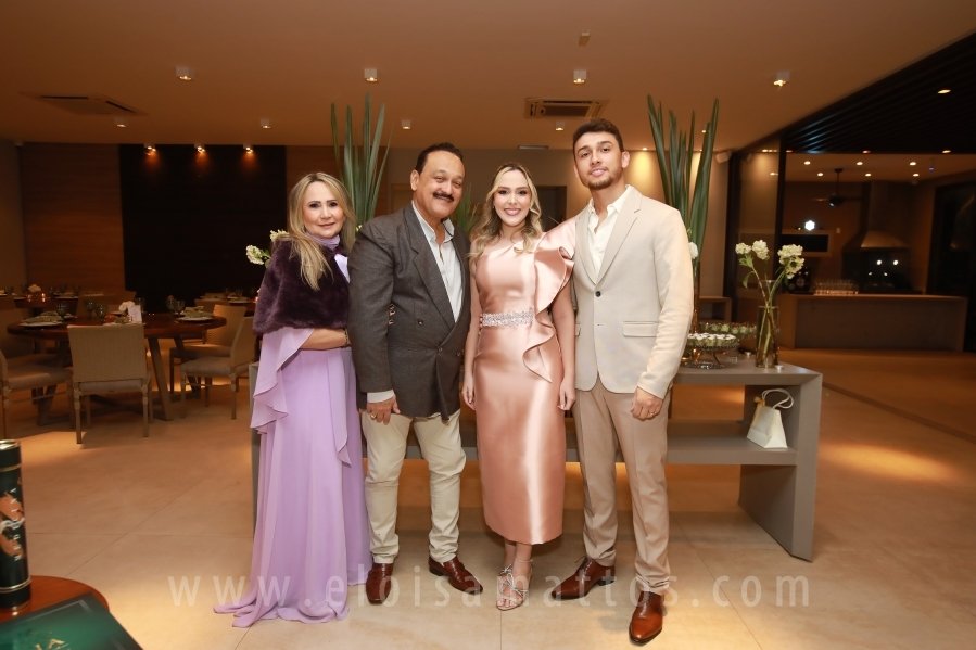 FORMATURA E NOIVADO DE DRA. ANA BEATRIZ MUNHOZ CARDOSO COM DR. VINÍCIUS BARUFFI DE CASTRO - Eloisa Mattos