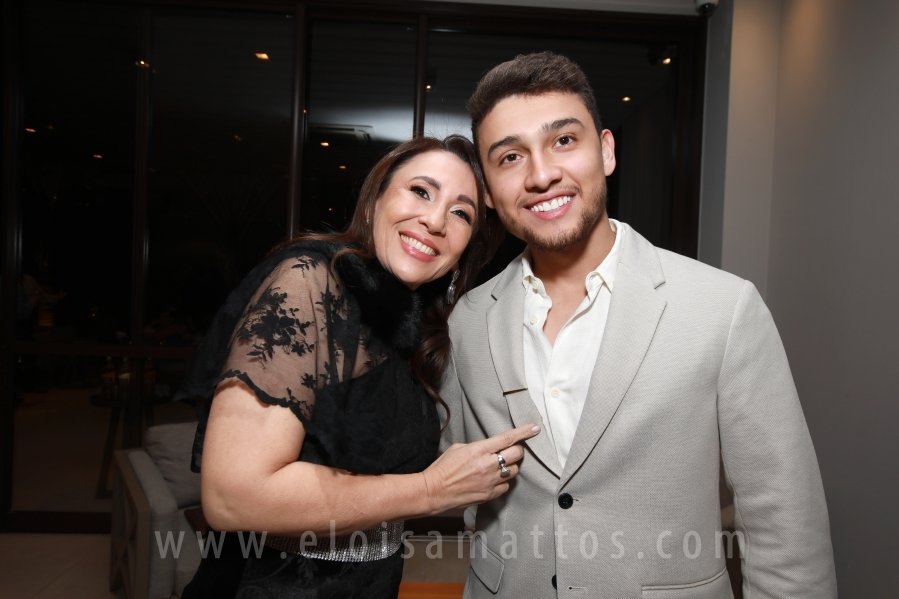 FORMATURA E NOIVADO DE DRA. ANA BEATRIZ MUNHOZ CARDOSO COM DR. VINÍCIUS BARUFFI DE CASTRO - Eloisa Mattos