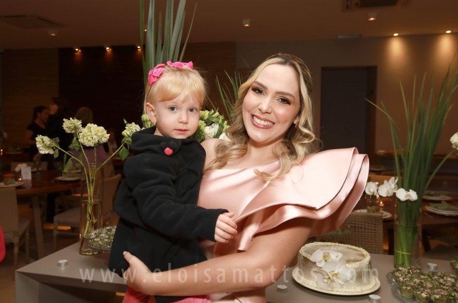 FORMATURA E NOIVADO DE DRA. ANA BEATRIZ MUNHOZ CARDOSO COM DR. VINÍCIUS BARUFFI DE CASTRO - Eloisa Mattos