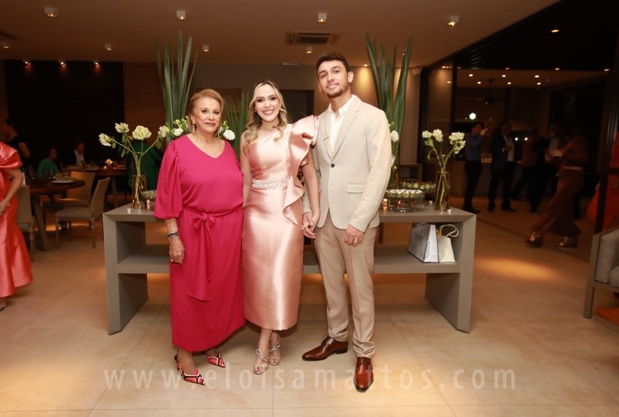 FORMATURA E NOIVADO DE DRA. ANA BEATRIZ MUNHOZ CARDOSO COM DR. VINÍCIUS BARUFFI DE CASTRO - Eloisa Mattos