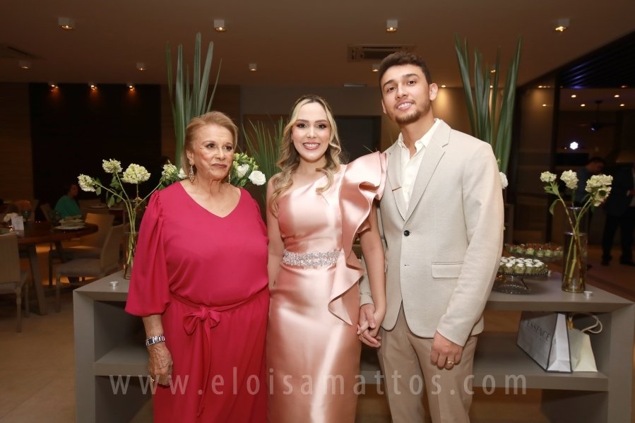 FORMATURA E NOIVADO DE DRA. ANA BEATRIZ MUNHOZ CARDOSO COM DR. VINÍCIUS BARUFFI DE CASTRO - Eloisa Mattos