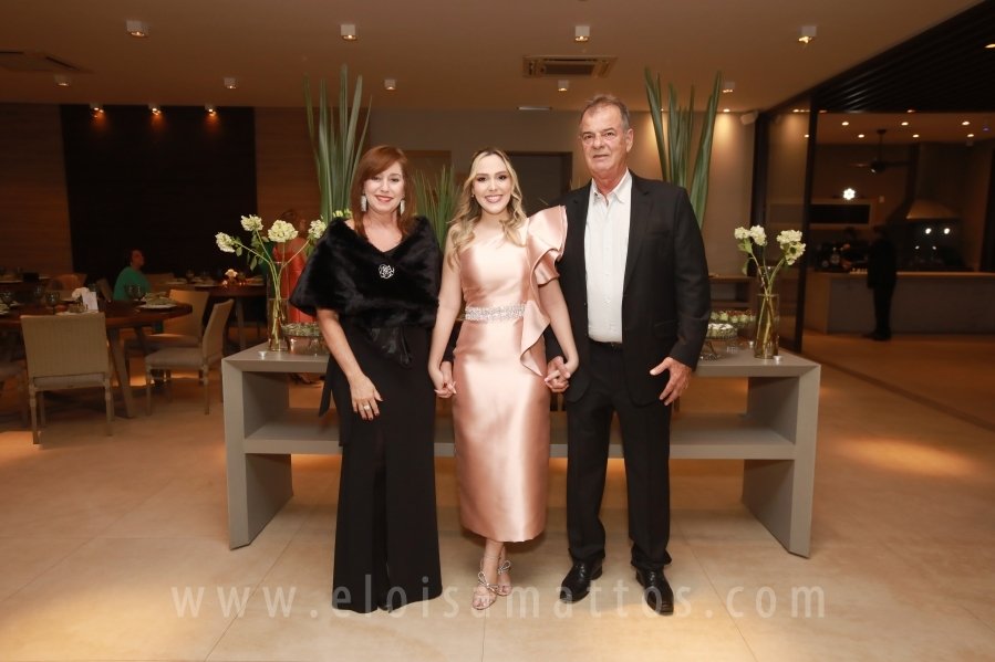 FORMATURA E NOIVADO DE DRA. ANA BEATRIZ MUNHOZ CARDOSO COM DR. VINÍCIUS BARUFFI DE CASTRO - Eloisa Mattos