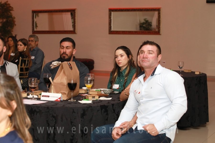 BNI NOROESTE PAULISTA LANÇA A PRIMEIRA EQUIPE NOTURNA DE SÃO JOSÉ DO RIO PRETO –  BNI TITANS - Eloisa Mattos