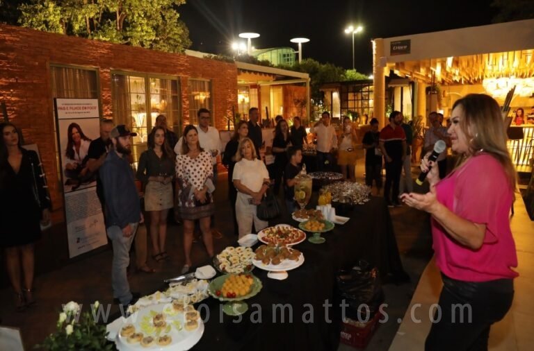 resized_eloisa-mattos—exposio-dia-dos-pais-na-arq-design_53108299008_o