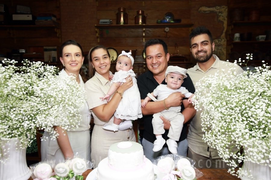 BATIZADO DOS GÊMEOS: JOSÉ MIGUEL E MARIA ALICE, COMEMORAÇÃO EM DOSE DUPLA. - Eloisa Mattos