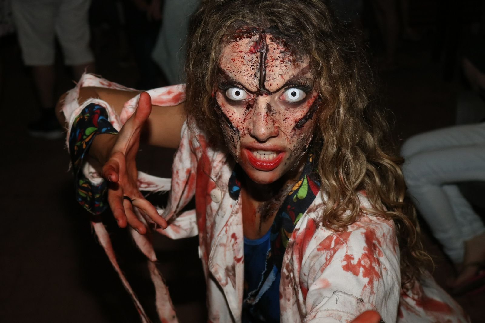 HALLOWEEN – ZUMBIS INVADEM O PARQUE AQUÁTICO HOT BEACH E A VILA GUARANI