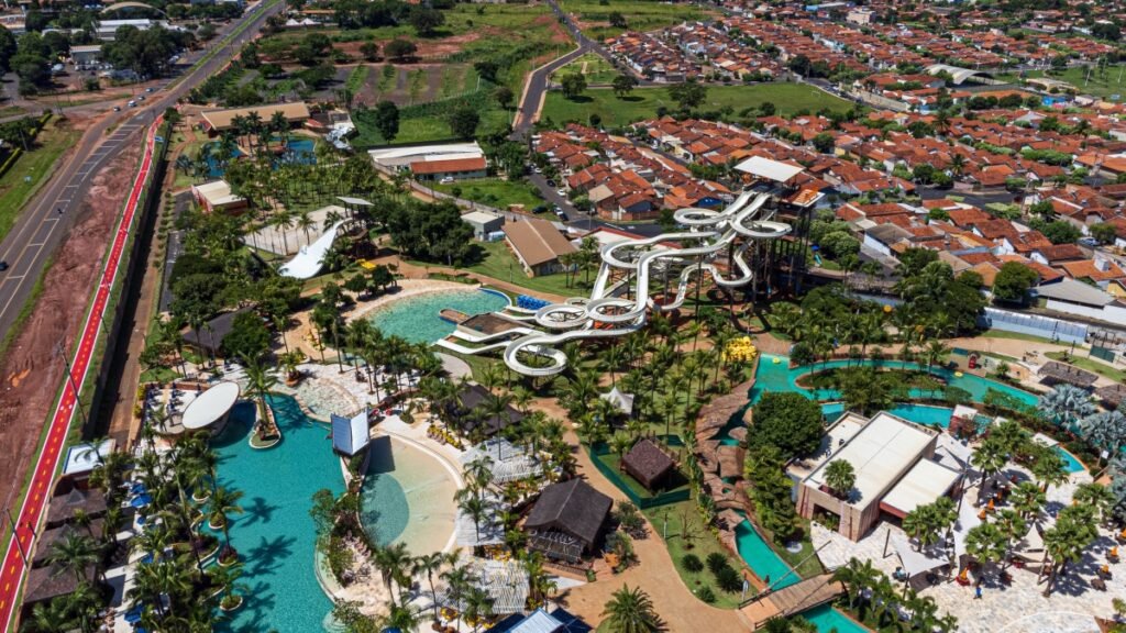 Day Use no Hot Beach para 2024 na Black Week Sairá por R$ 59,00