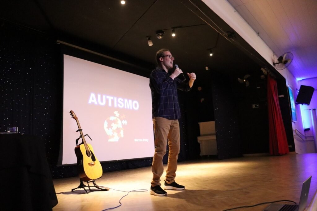 Dizer o Óbvio é Essencial e Evita Crises, Ensina Autista Palestrante