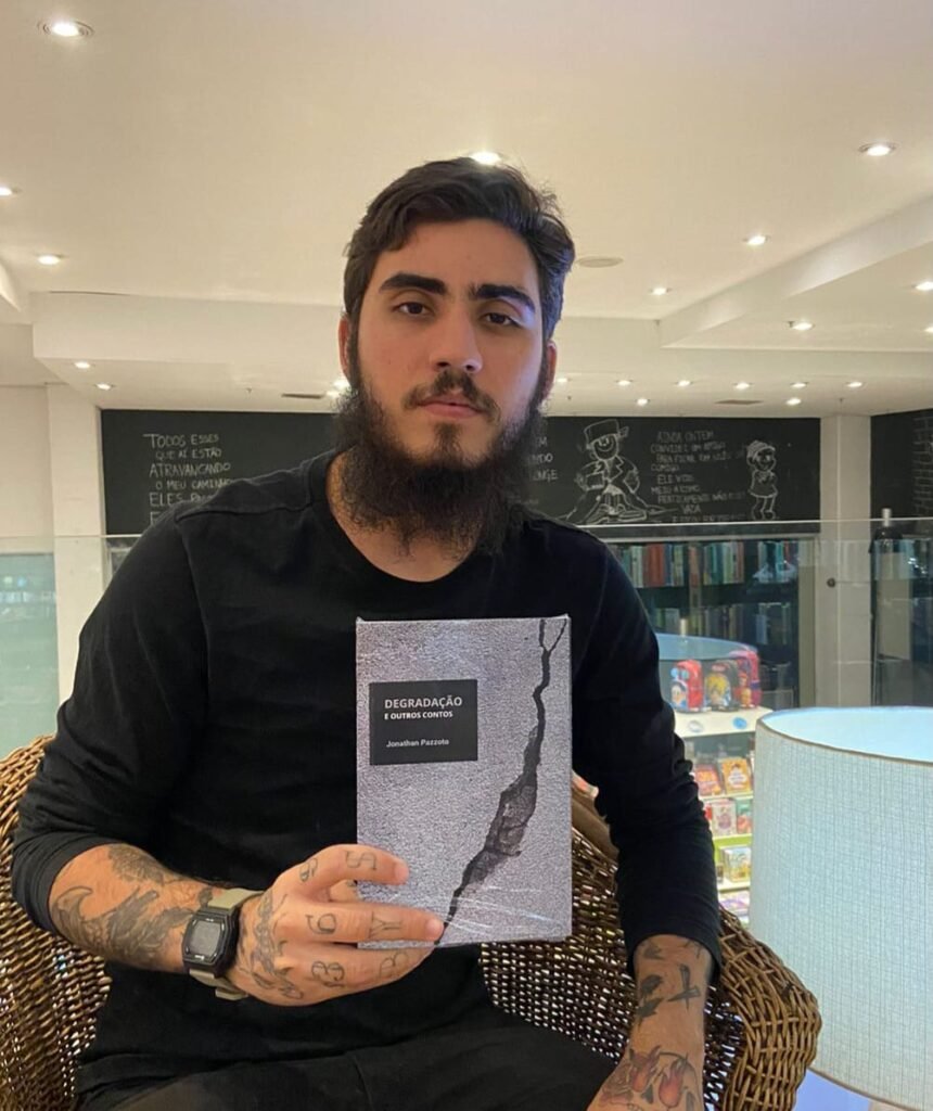 Jonathan Pazzoto Realiza Noite de Autógrafos no Empório Cultural do Riopreto Shopping