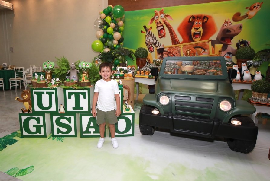 GUSTAVINHO COMPLETA 5 ANOS  COM TEMA  “MADAGASCAR” - Eloisa Mattos