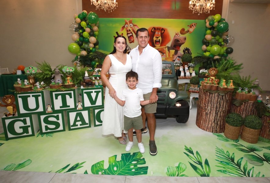 GUSTAVINHO COMPLETA 5 ANOS  COM TEMA  “MADAGASCAR” - Eloisa Mattos