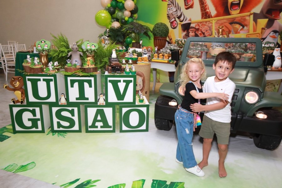 GUSTAVINHO COMPLETA 5 ANOS  COM TEMA  “MADAGASCAR” - Eloisa Mattos