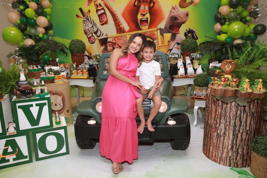 GUSTAVINHO COMPLETA 5 ANOS  COM TEMA  “MADAGASCAR” - Eloisa Mattos