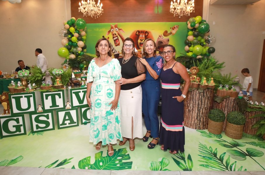 GUSTAVINHO COMPLETA 5 ANOS  COM TEMA  “MADAGASCAR” - Eloisa Mattos