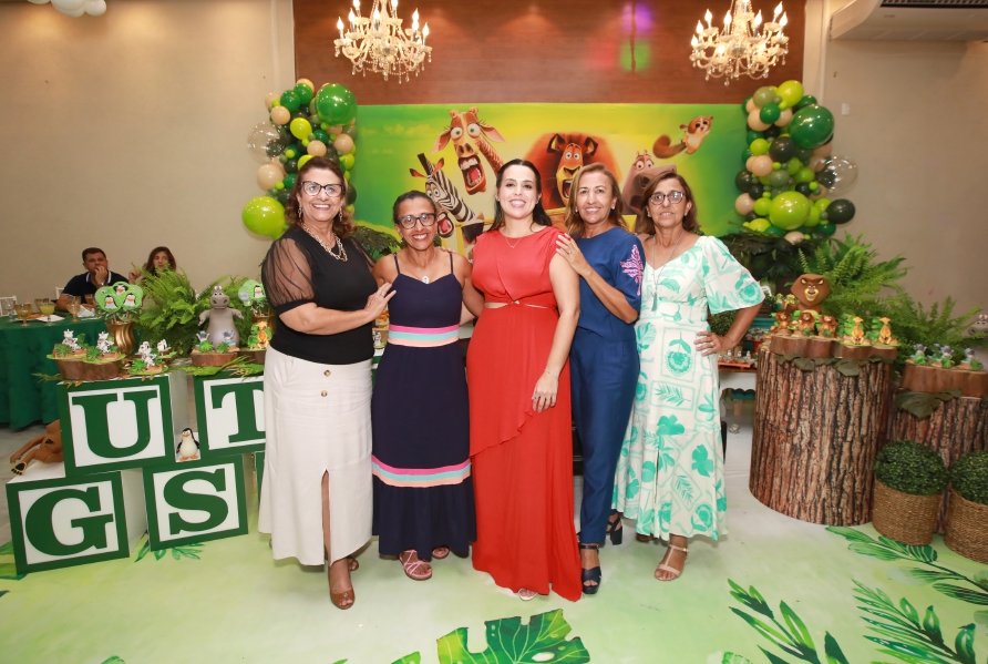 GUSTAVINHO COMPLETA 5 ANOS  COM TEMA  “MADAGASCAR” - Eloisa Mattos