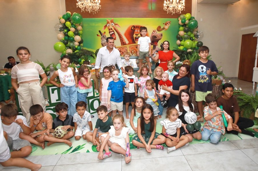 GUSTAVINHO COMPLETA 5 ANOS  COM TEMA  “MADAGASCAR” - Eloisa Mattos