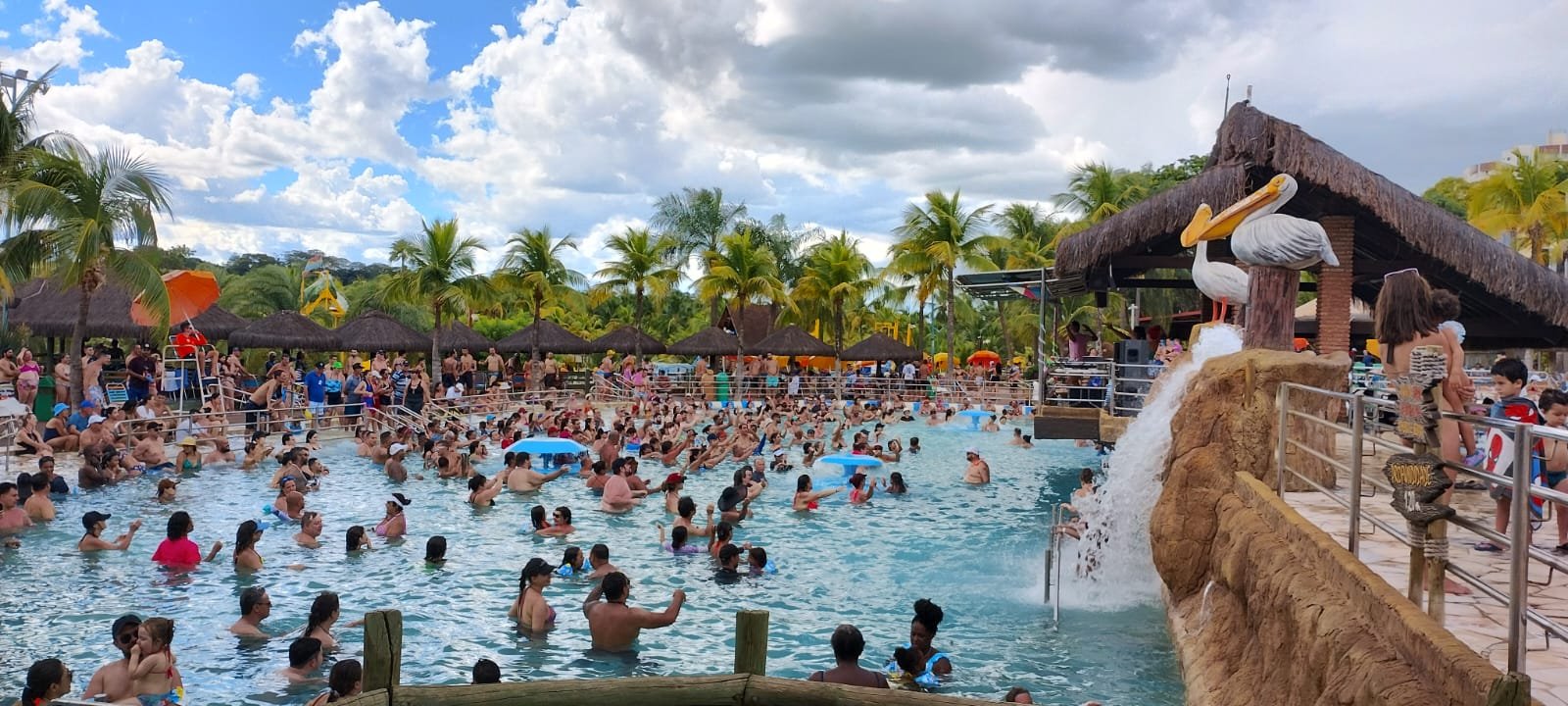 THERMAS RECEBEU MAIS DE 40 MIL FOLIÕES DURANTE O CARNAVAL EM OLÍMPIA