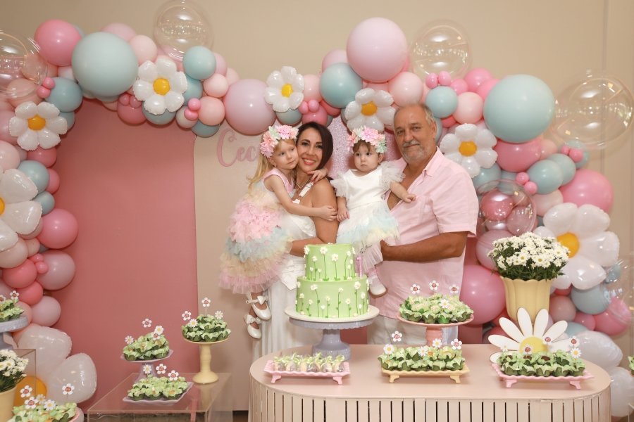 ANIVERSÁRIO DE 1 ANO DA CECÍLIA ZAFANI ARID – “MARGARIDAS” - Eloisa Mattos