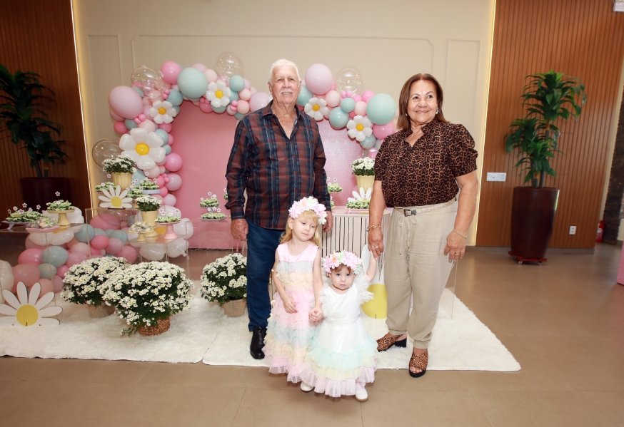 ANIVERSÁRIO DE 1 ANO DA CECÍLIA ZAFANI ARID – “MARGARIDAS” - Eloisa Mattos