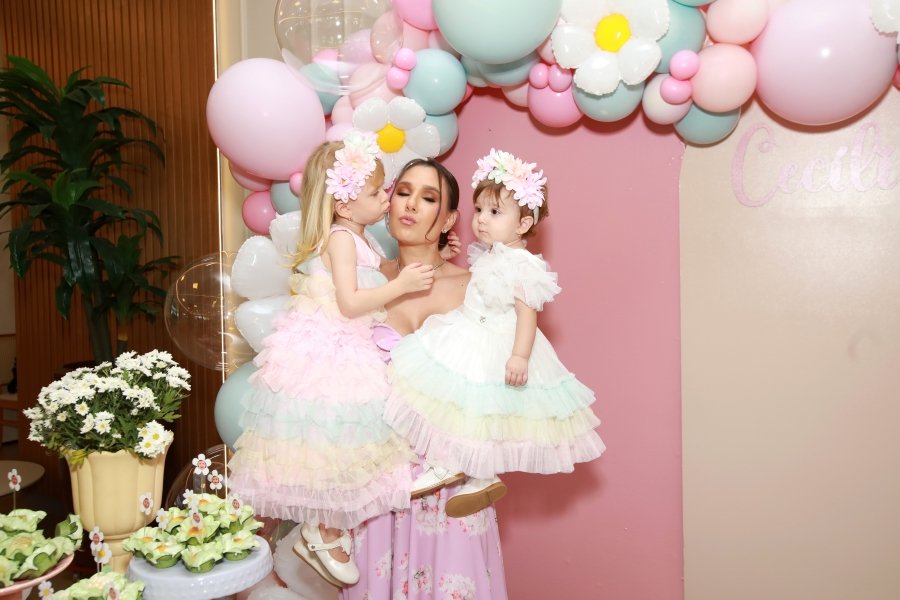ANIVERSÁRIO DE 1 ANO DA CECÍLIA ZAFANI ARID – “MARGARIDAS” - Eloisa Mattos