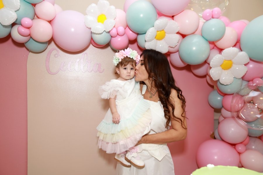ANIVERSÁRIO DE 1 ANO DA CECÍLIA ZAFANI ARID – “MARGARIDAS” - Eloisa Mattos