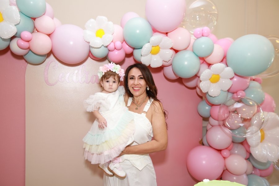 ANIVERSÁRIO DE 1 ANO DA CECÍLIA ZAFANI ARID – “MARGARIDAS” - Eloisa Mattos