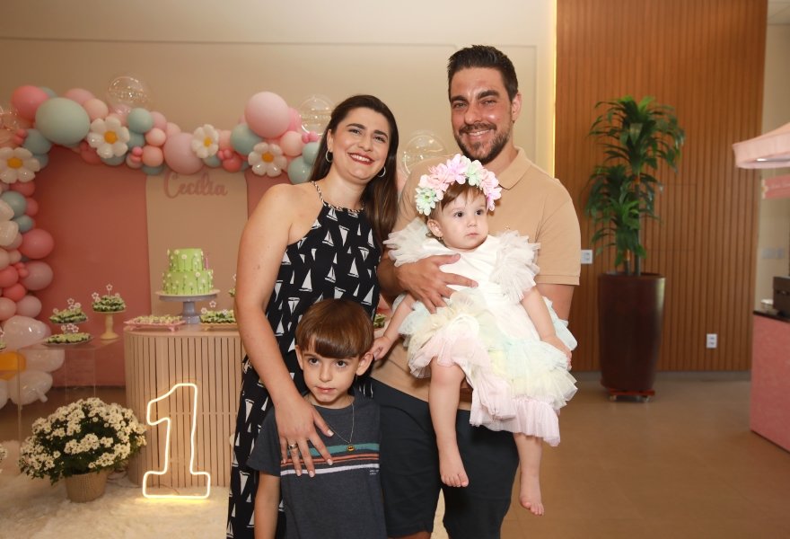 ANIVERSÁRIO DE 1 ANO DA CECÍLIA ZAFANI ARID – “MARGARIDAS” - Eloisa Mattos