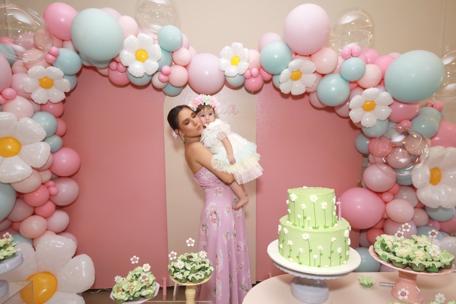 ANIVERSÁRIO DE 1 ANO DA CECÍLIA ZAFANI ARID – “MARGARIDAS” - Eloisa Mattos