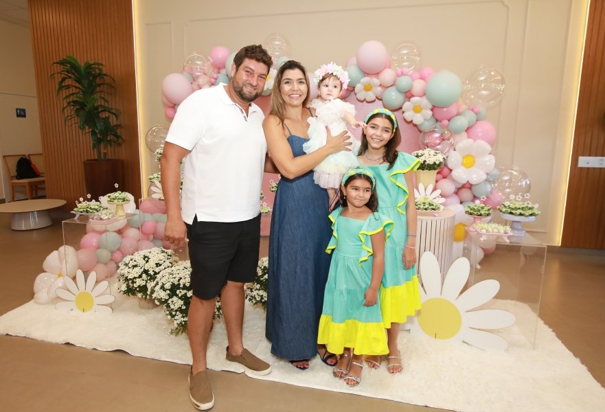 ANIVERSÁRIO DE 1 ANO DA CECÍLIA ZAFANI ARID – “MARGARIDAS” - Eloisa Mattos