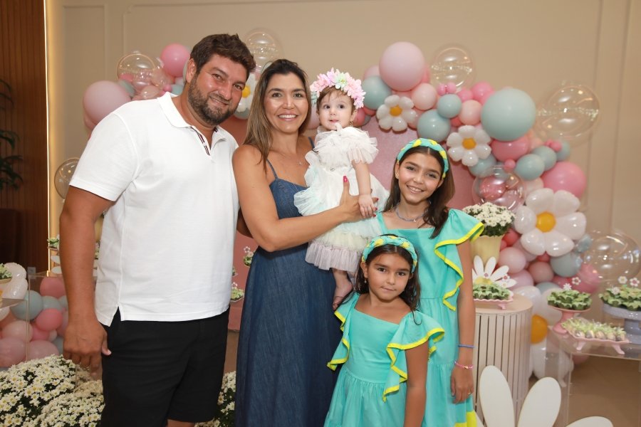 ANIVERSÁRIO DE 1 ANO DA CECÍLIA ZAFANI ARID – “MARGARIDAS” - Eloisa Mattos
