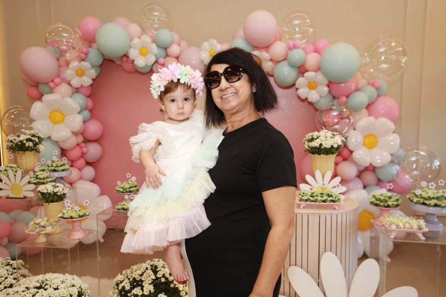 ANIVERSÁRIO DE 1 ANO DA CECÍLIA ZAFANI ARID – “MARGARIDAS” - Eloisa Mattos