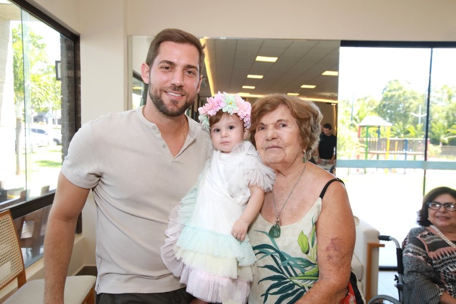 ANIVERSÁRIO DE 1 ANO DA CECÍLIA ZAFANI ARID – “MARGARIDAS” - Eloisa Mattos